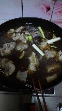 美味的卤牛肉做法图解4)