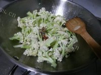 家常菜炒花菜做法图解4)