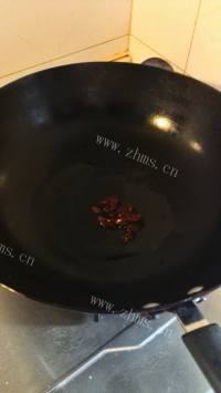 美味的香菇焖鸡块做法图解3)