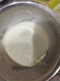 自制蔓越莓戚风蛋糕做法图解4)