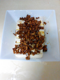 家常菜肉末蒸豆腐做法图解6)