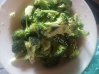 营养丰富的西兰花炒肉片做法图解2)
