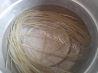 美味的韭菜鸡蛋馅饼做法图解6)