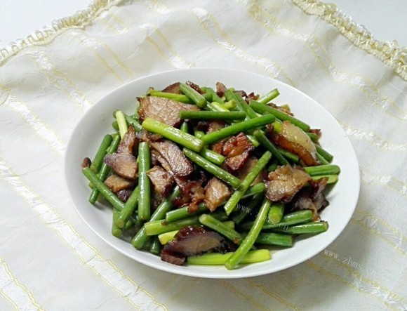 营养丰富的蒜苔炒肉