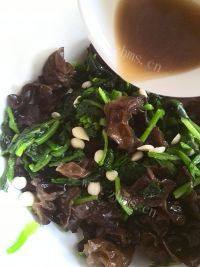 「经典美食」芥末杏仁菠菜做法图解9)