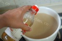 可口的日式豚骨拉面做法图解7)