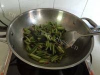 家常菜蒜苔炒肉丝