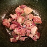 垂涎欲滴的鸡肉炖土豆的做法图解三