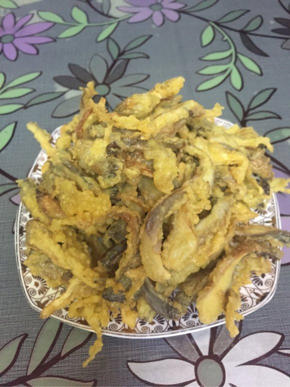 热腾腾的椒盐蘑菇