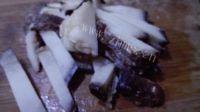 解馋的土豆肥肠煲做法图解2)