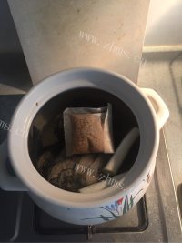 油而不腻的虫草乌鸡汤做法图解8)
