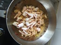 营养丰富的泡椒凤爪做法图解2)