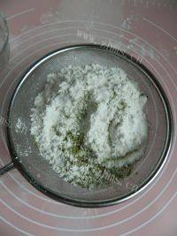 美味的抹茶蛋糕做法图解2)
