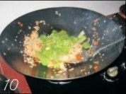 胡萝卜丁蛋炒饭做法图解10)