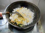 辣白菜蛋炒饭做法图解10)