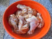香喷的胡萝卜土豆焖翅根做法图解1)