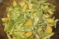 家常菜土豆炖芸豆