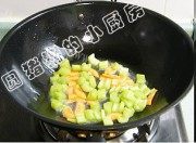 下酒菜西芹百合炒腰果做法图解3)