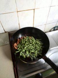 下饭菜猪肉炒豆角做法图解8)
