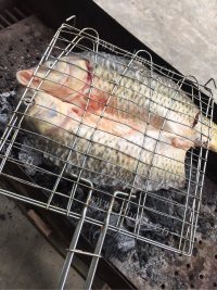 鲜美的火碳烤鱼做法图解1)