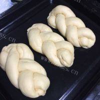 自制香葱辫子面包做法图解9)