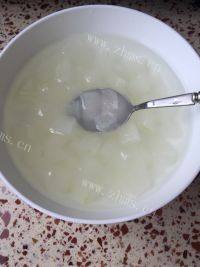 美味冬瓜蜂蜜糖水做法图解4)