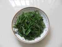 「美味可口」韭菜炒鸡蛋做法图解2)