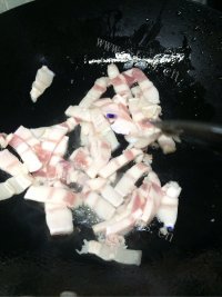 诱人的西红柿炒土豆片做法图解4)