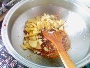 彩椒炒肉做法图解3)