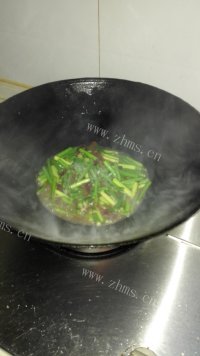 咸甜适中的蒜苔炒腊肉做法图解5)