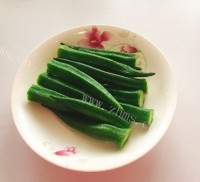 五味俱全的白灼秋葵做法图解4)