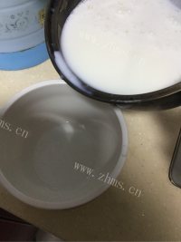 DIY牛奶冻做法图解7)