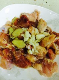 回味无穷的梅干菜蒸土豆鸡块做法图解3)