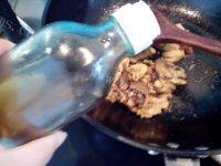 十分诱人的香菇炒鸡蛋做法图解13)