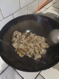 诱人的爆炒肥肠做法图解4)