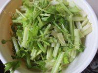 香气逼人的炒芹菜做法图解1)