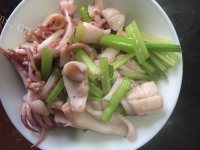 家常菜鱿鱼炒芹菜