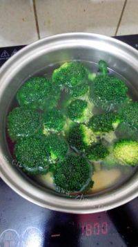 家常菜清炒西兰花做法图解6)