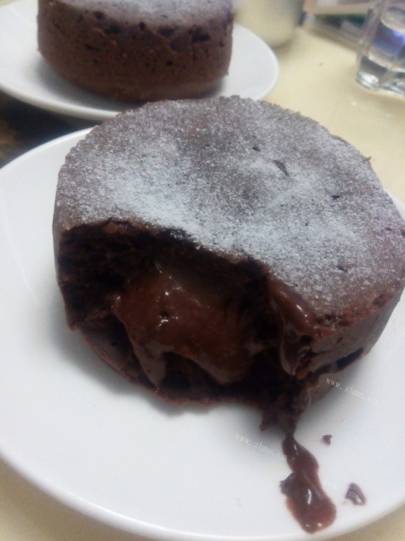 色香味浓的巧克力熔岩蛋糕