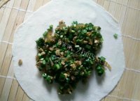 美味营养的韭菜盒子做法图解6)