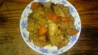 家常菜胡萝卜烧五花肉