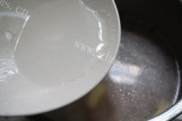 热腾腾的彩色皮冻做法图解6)