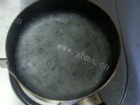 美味的萝卜虾皮煎饼做法图解7)