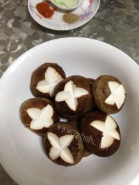 好吃的黑胡椒烤香菇做法图解2)