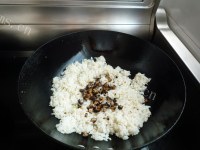 美味的香菇蛋炒饭做法图解7)