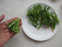 好吃的菠菜根炒银耳做法图解2)