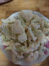 家常菜花菜炒肉丝做法图解2)