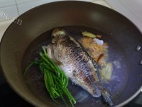 好吃的豆腐鲫鱼奶白汤做法图解3)