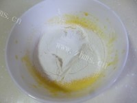 美味的蛋黄阿拉棒做法图解4)
