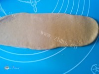 自制南瓜面包卷做法图解5)